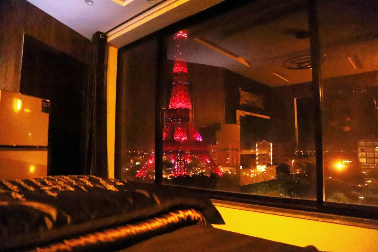 Adara suites Lahore Bagian luar foto