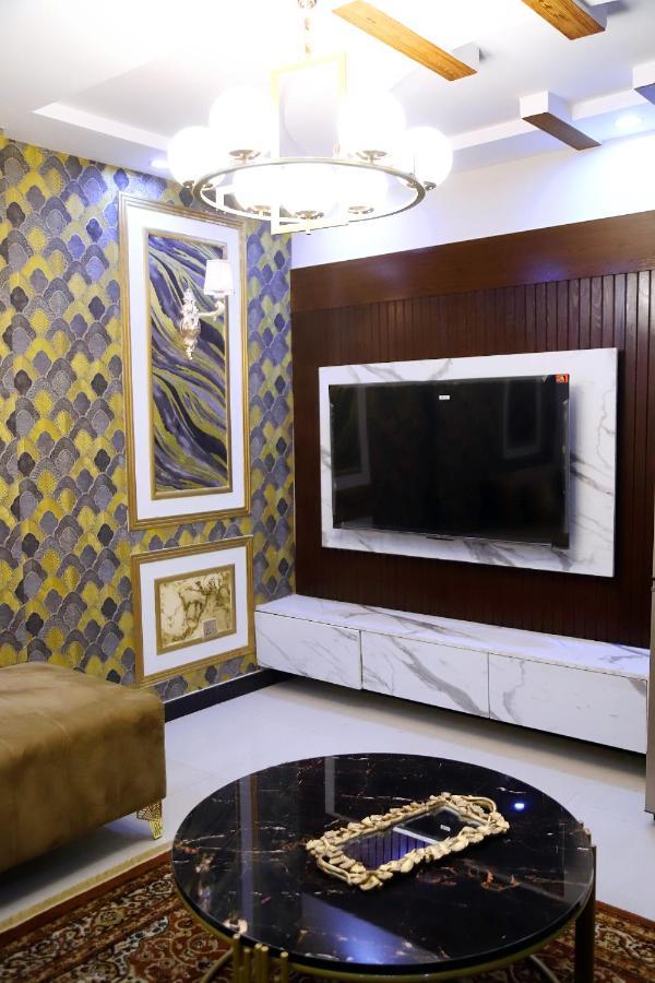 Adara suites Lahore Bagian luar foto
