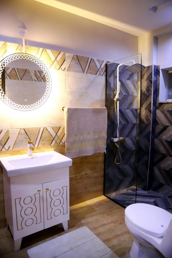 Adara suites Lahore Bagian luar foto