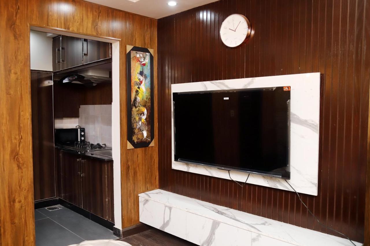 Adara suites Lahore Bagian luar foto