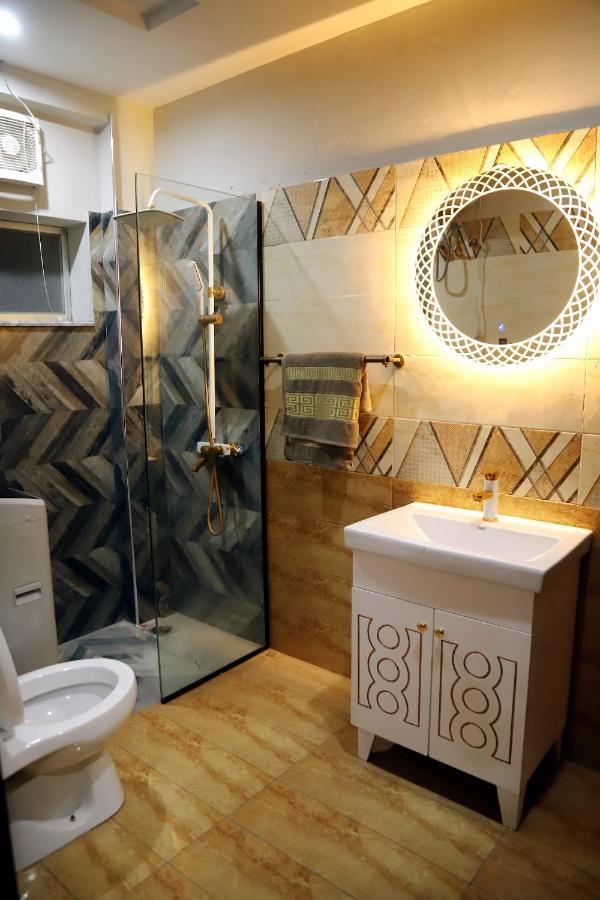 Adara suites Lahore Bagian luar foto
