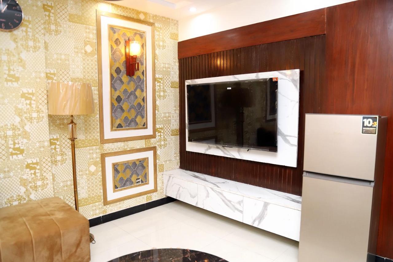 Adara suites Lahore Bagian luar foto