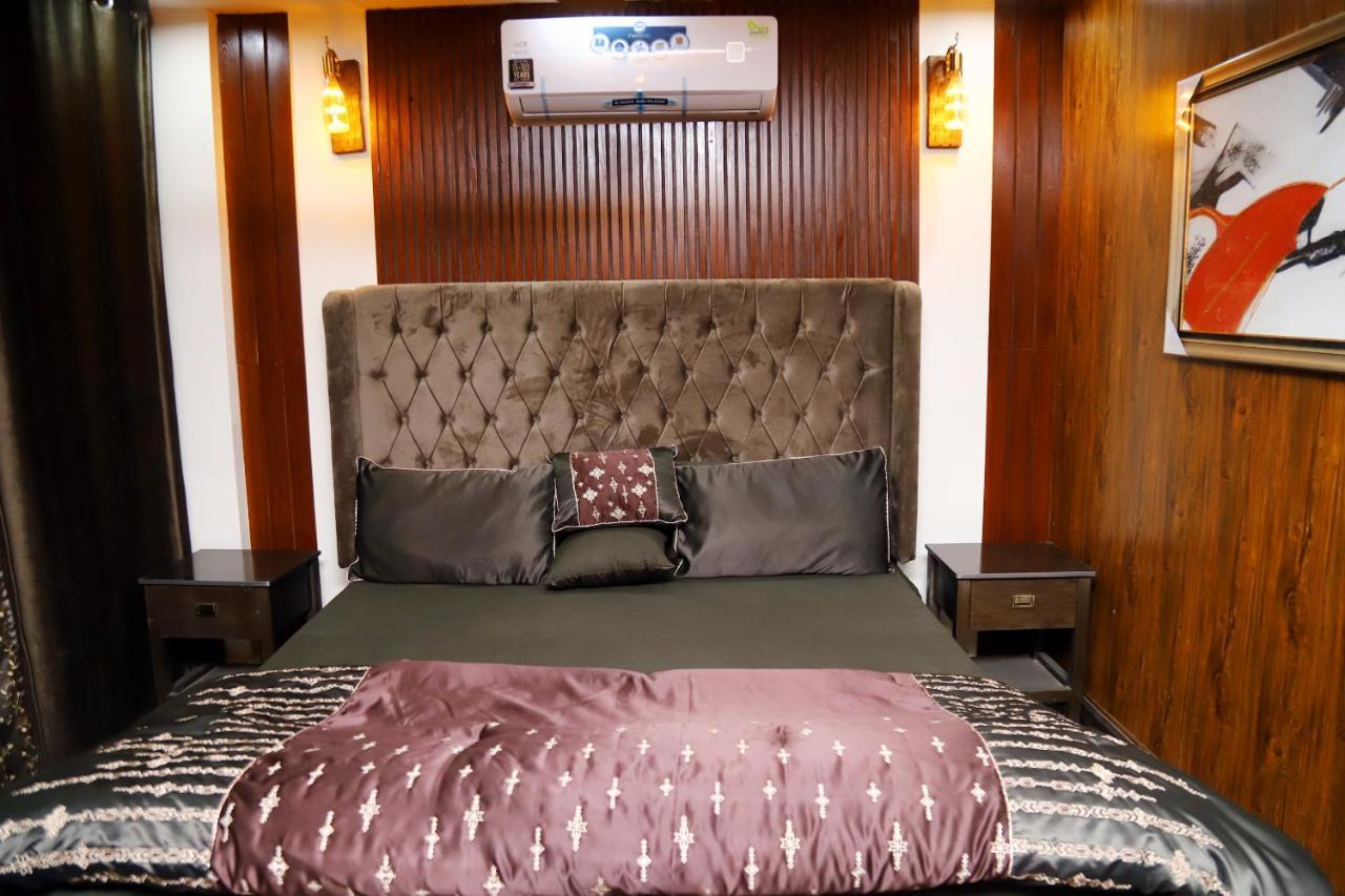 Adara suites Lahore Bagian luar foto