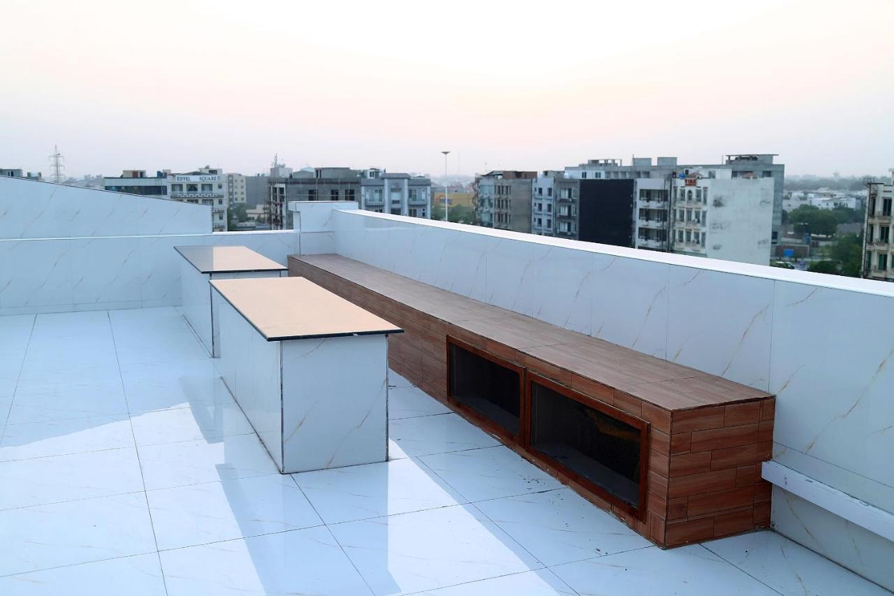 Adara suites Lahore Bagian luar foto